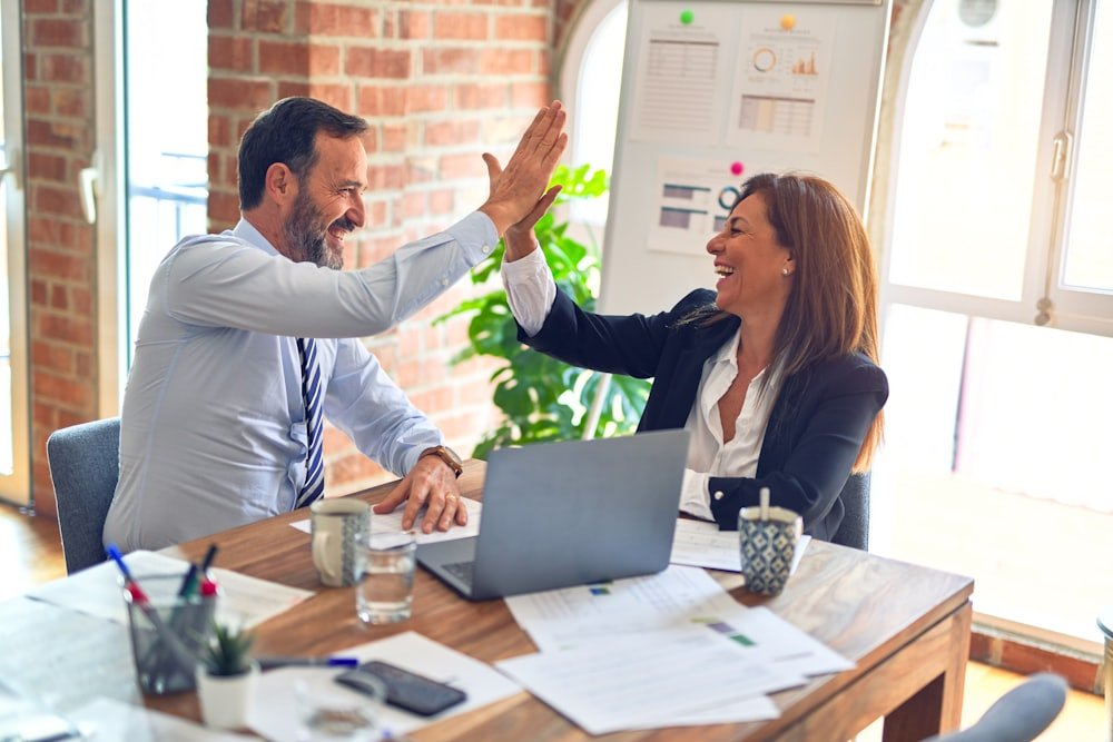 A Quantik consultant explaining a plan to a client